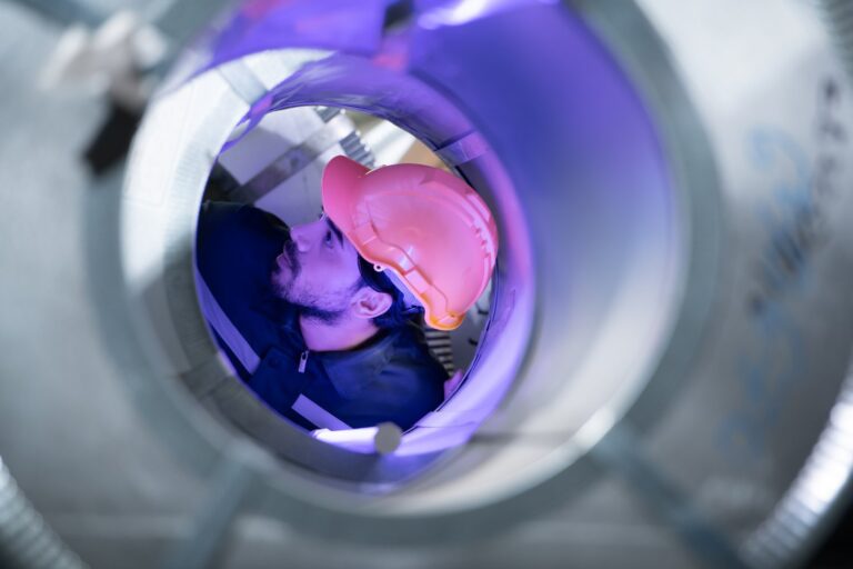 Diagnoza i eliminacja problemów w instalacji próżniowej wysokiej czystości