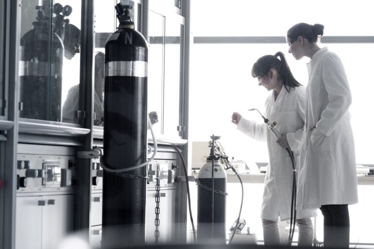 Jak rozwiązać problemy z instalacją gazów specjalnych w laboratorium