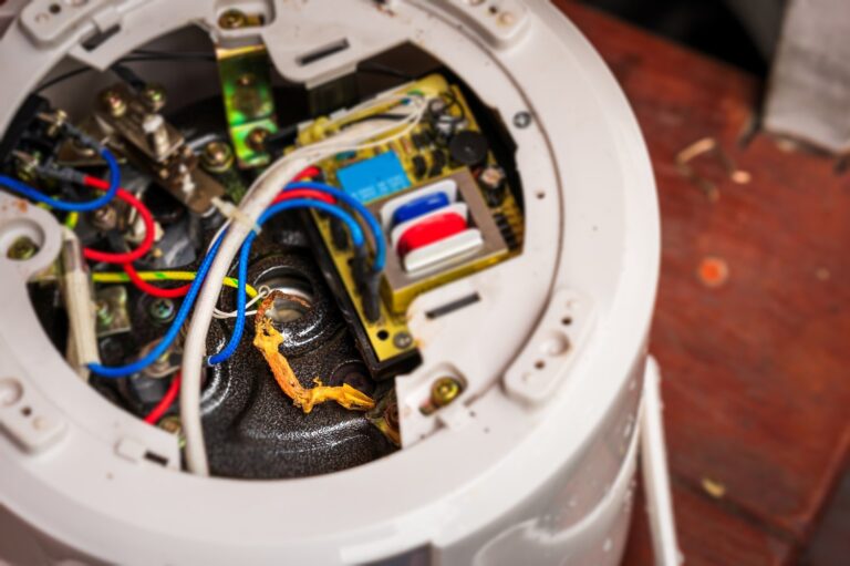 Co powoduje głośną pracę bojlera elektrycznego?