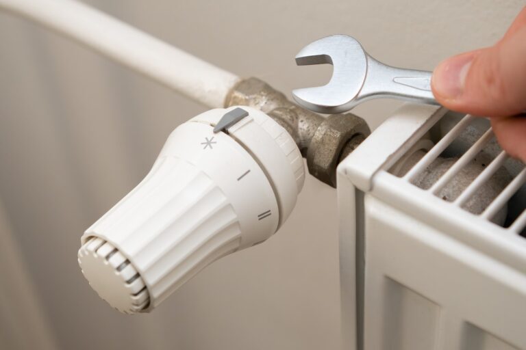 Dlaczego zawór termostatyczny nie reguluje temperatury grzejnika?