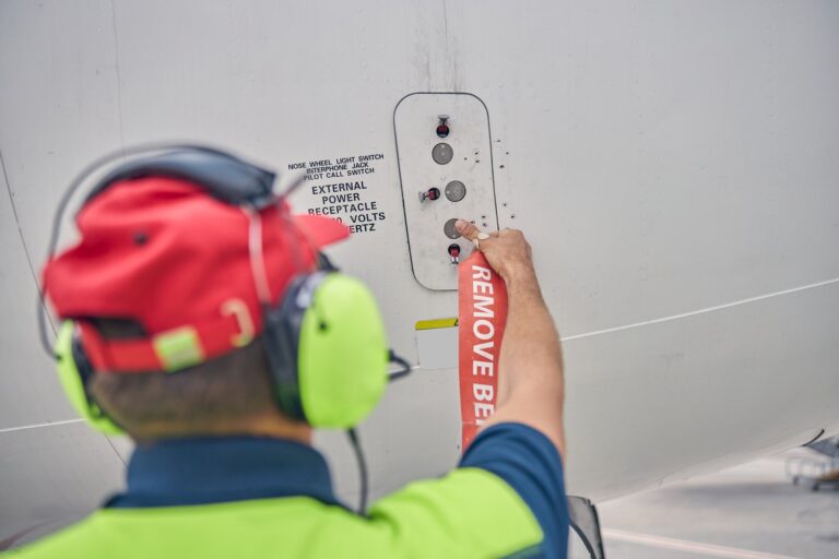 Jak skutecznie zabezpieczyć instalacje podziemne przy użyciu folii ostrzegawczych