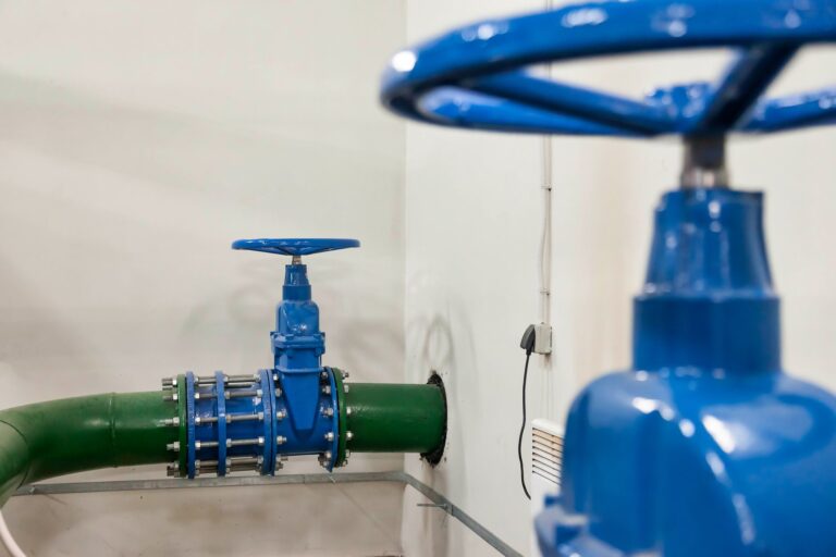 Jak skutecznie zarządzać ciśnieniem wody w instalacji hydraulicznej
