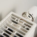 Dlaczego grzejniki robią się gorące mimo wyłączonego ogrzewania?