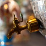 Dlaczego woda z kranu ma dziwny smak i zapach?