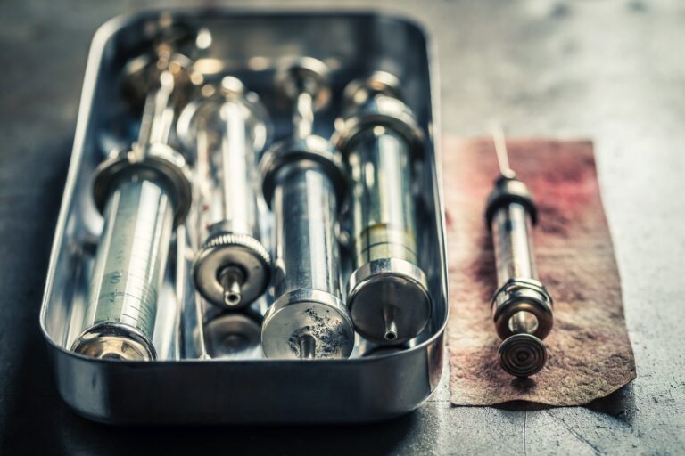 Jak rozpoznać przepalony bezpiecznik w skrzynce elektrycznej?