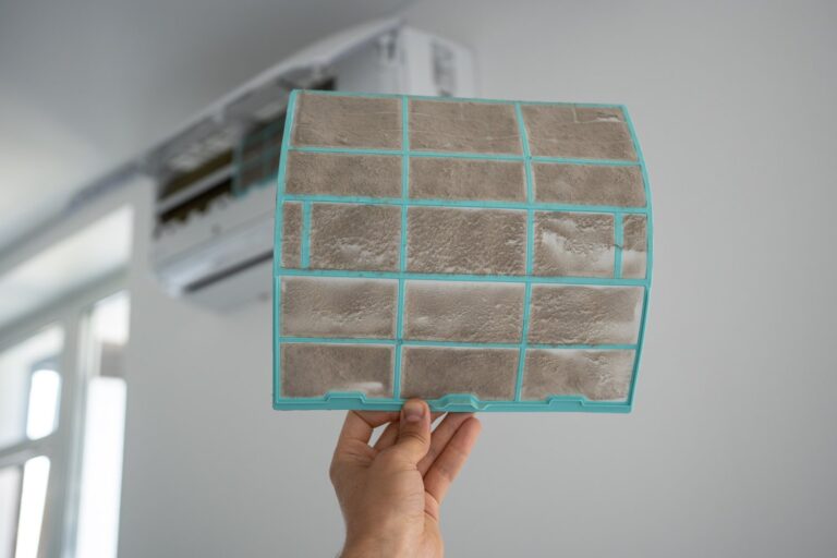 Jak rozpoznać zatkany filtr w klimatyzacji domowej?