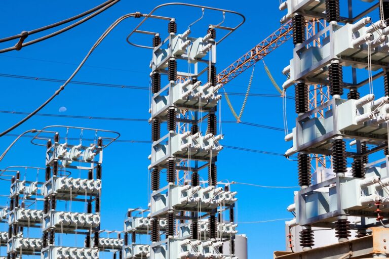 Jak wybrać odpowiednie przekładniki prądowe dla Twojej instalacji elektrycznej