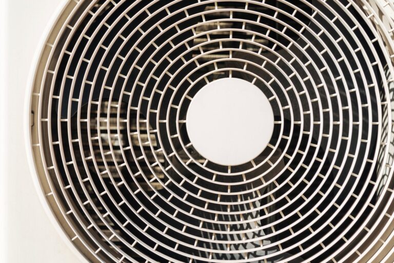 Co oznacza spadek mocy wentylatora łazienkowego podczas pracy?