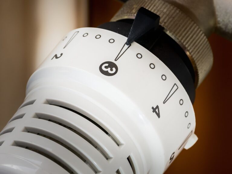 Co robić gdy termostat pokojowy nie reaguje na zmianę temperatury?