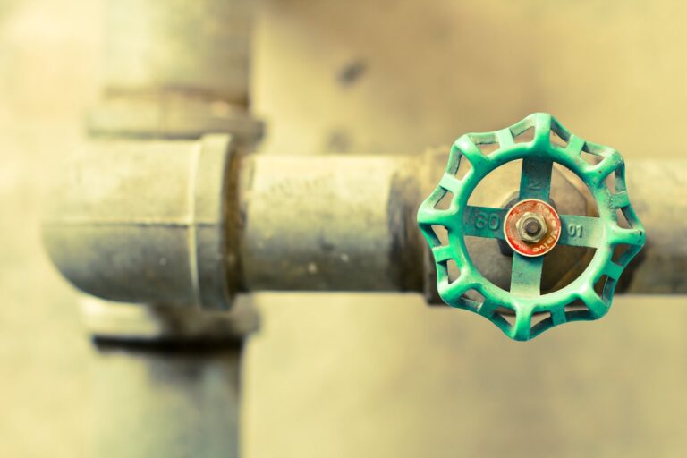 Jak sprawdzić czy zawór zwrotny w instalacji wodnej jest sprawny?