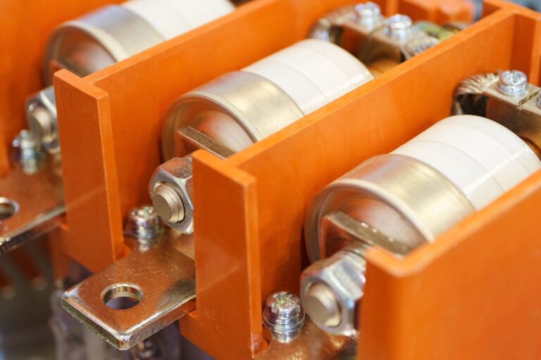 Praktyczne zastosowanie wkładek bezpiecznikowych NH3 w instalacjach przemysłowych